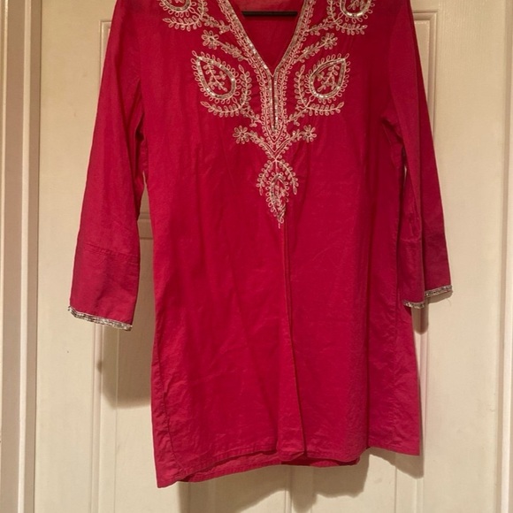 Chicos Blouse Womens Size 0 Hot Pink Embroidered Floral Tunic V-Neck 3/4 Sleeves - Picture 1 of 8